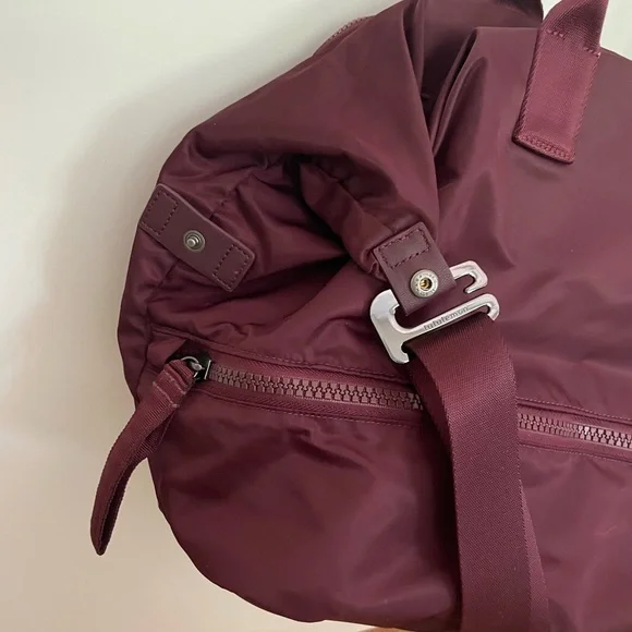 Lululemon • Go Lightly Duffel - Picture 7 of 12